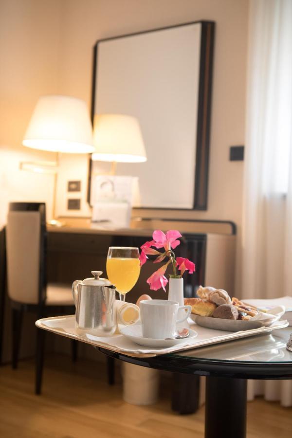 Park Hotel Ai Cappuccini Gubbio Exterior photo