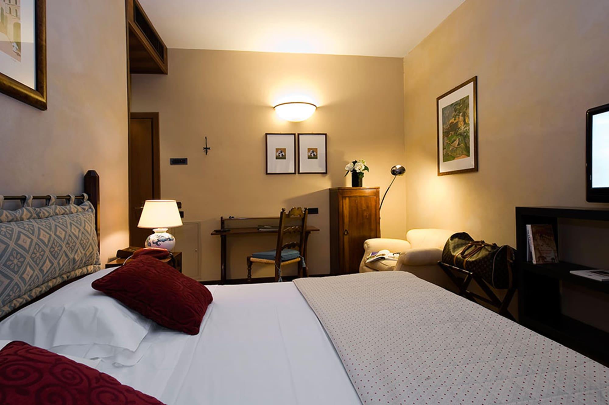 Park Hotel Ai Cappuccini Gubbio Exterior photo